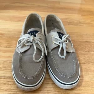 Sperry shoe, lightly worn, size 9 womens, perfect for summer shoe.